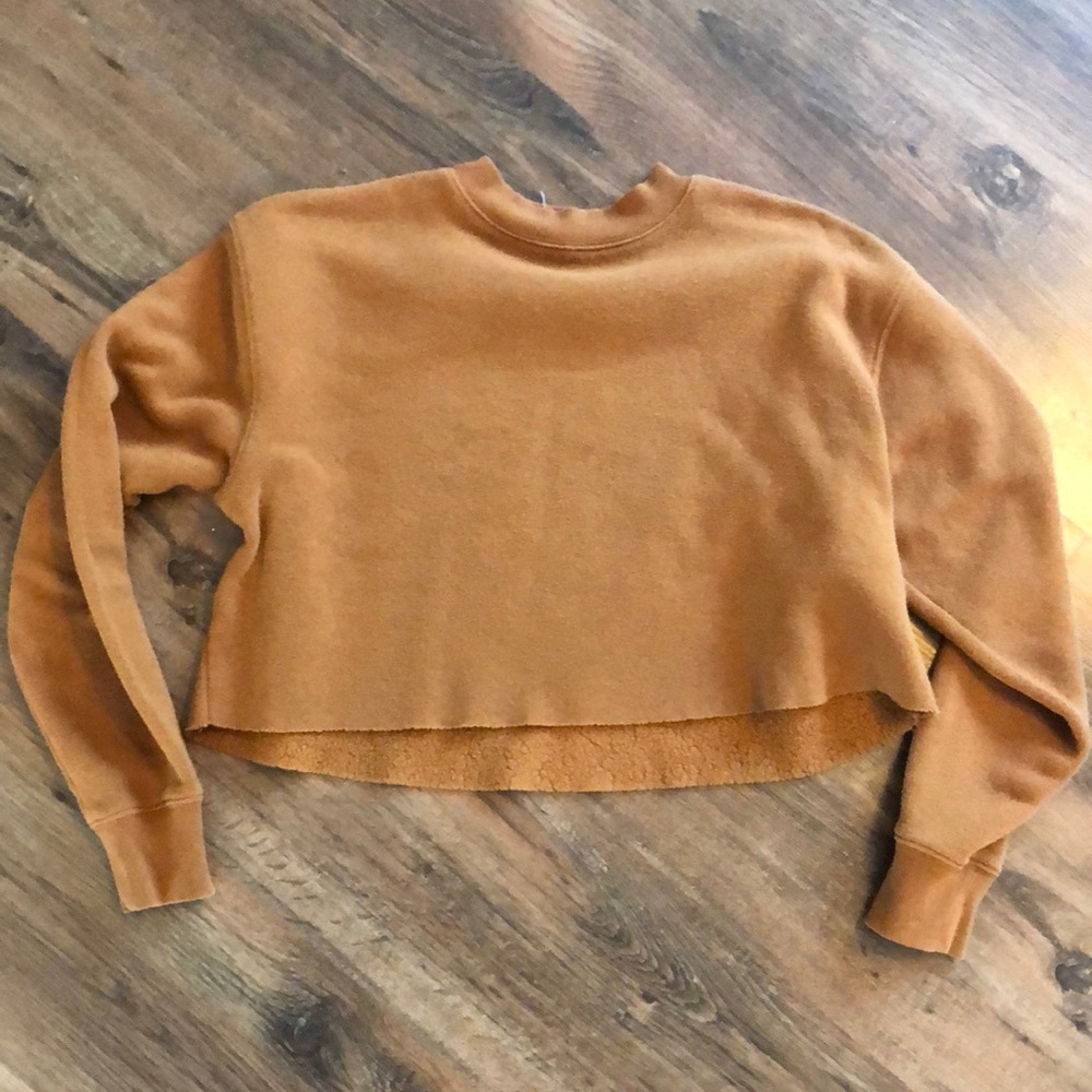 Cropped crew neck